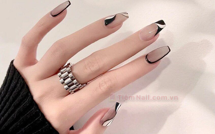 top-30-mau-nail-don-gian-sang-trong-dep-nhat_085321511